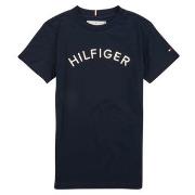 Lyhythihainen t-paita Tommy Hilfiger  U HILFIGER ARCHED TEE  12 vuotta
