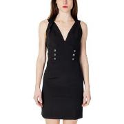 Lyhyt mekko Guess  SL AMANDA BODY ICON DRESS W3GK52WB4H2  EU XS