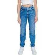 Suorat farkut Calvin Klein Jeans  MOM J20J223655  IT 38