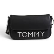 Laukut Tommy Hilfiger  TJW BOLD ELONGATED FLAP CROSS. AW0AW16258  Yksi...