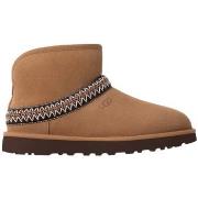 Saappaat UGG  Classic Ultra Mini Crescent Boots - Chestnut  39