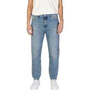 Suorat farkut Calvin Klein Jeans  DAD J30J325884  IT 44