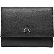 Lompakot Calvin Klein Jeans  K60K612851 - CK DAILY MEDIUM TRIFOLD_PBL ...