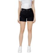 Shortsit & Bermuda-shortsit Calvin Klein Jeans  MOM J20J225154  IT 40