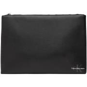 Laukut Calvin Klein Jeans  MONO LOGO ZIP POUCH PU LV04G1049G  Yksi Kok...