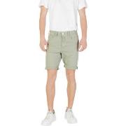 Shortsit & Bermuda-shortsit Replay  MA981Y.000.8488780  IT 44