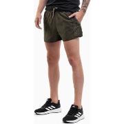 Shortsit & Bermuda-shortsit adidas  Essentials  EU S