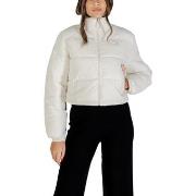 Toppatakki Tommy Hilfiger  TJW FLAG BACK CROP E DW0DW21620  EU M