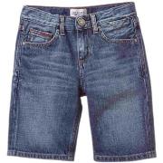 Shortsit & Bermuda-shortsit Tommy Hilfiger  E557129221 354  8 vuotta