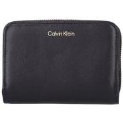 Lompakot Calvin Klein Jeans  CK PULLER MEDIUM FLAP ZIP AROUND LV04F107...