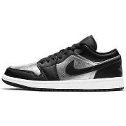 Kengät Nike  Air Jordan 1 Low SE Black Metallic Silver  36