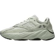 Kengät Yeezy  700 Salt  42 2/3