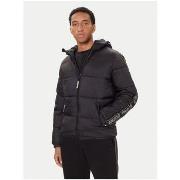 Toppatakki Guess  Z5BL17 WO06I  EU S