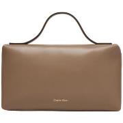 Pikkulaukut Calvin Klein Jeans  EMBLEM AOP BEAUTY CASE GIFTSET LV04F11...