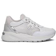 Kengät NeroGiardini  615180707  37