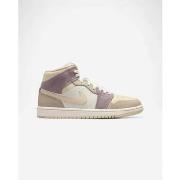 Kengät Nike  Jordan 1 Mid  39