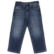 Shortsit & Bermuda-shortsit Diesel  J02344KXBSC  4 vuotta