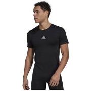 Lyhythihainen t-paita adidas  Techfit Base  EU M