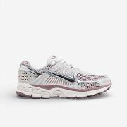 Kengät Nike  Zoom Vomero 5 Metallic Silver Platinum Violet (Women's)  ...