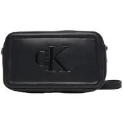 Olkalaukut Calvin Klein Jeans  RAISED CK CAMERA BAG  Yksi Koko