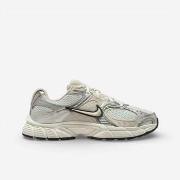 Kengät Nike  V5 RNR Sail Light Orewood Brown (Women's)  36