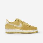 Kengät Nike  Air Force 1 07 LV8 Low Buff Gold  39