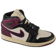 Kengät Nike  Air Jordan 1 Mid Se  43