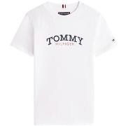 Lyhythihainen t-paita Tommy Hilfiger  KB0KB10263 YBR  4 vuotta