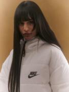 Nike Sportswear Pitkä talvitakki  musta / valkoinen