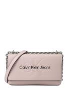 Calvin Klein Jeans Olkalaukku  roosa / musta / hopea