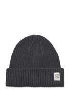 Bridge Beanie Black Upfront