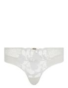 Fleurs Signature Revealing Shorty White CHANTELLE