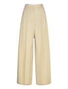 Taniada1_Fs_C Cream BOSS