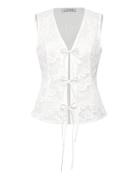 Alucy Vest White A-View