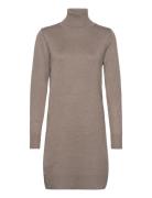 U6801, Milasz Rollneck Dress Polvipituinen Mekko Beige Saint Tropez