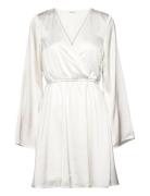 Malique Satin Dress Lyhyt Mekko White Bubbleroom