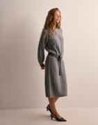 Pieces - Harmaa - Pcmaggy Ls Knit Dress Noos Bc