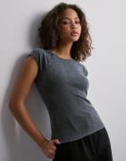 Nelly - Harmaa - Favorite Washed Out Top