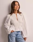 Nelly - Valkoinen - Flirty Smock Blouse