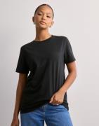 Selected Femme - Musta - Slfmyessential Ss O-Neck Tee Noos