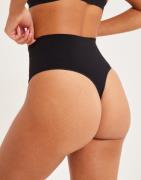 Spanx - Musta - EcoCare Seamless Shaping Thong