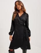 Vero Moda - Musta - Vmsabi Ls Wrap Dress Noos