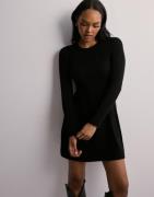 Only - Musta - Onlalma L/S O-Neck Dress Knt Noos