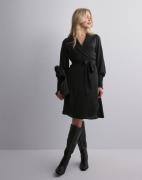 Neo Noir - Musta - Chanelle Dress