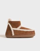 Inuikii - Ruskea - Classic Shearling Low