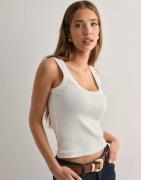 Nelly - Valkoinen - My Best Rib Singlet