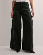Adidas Originals - Musta - Denim Zip Pant
