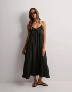 JDY - Musta - Jdyzeena Life S/L Frill Maxi Dress