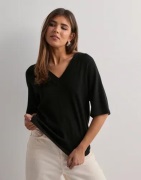 Mercer Amsterdam - Musta - Objthess 2/4 Lo V-Neck Knit Top Noo