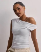 Nelly - Valkoinen - Asymmetric Shoulder Top